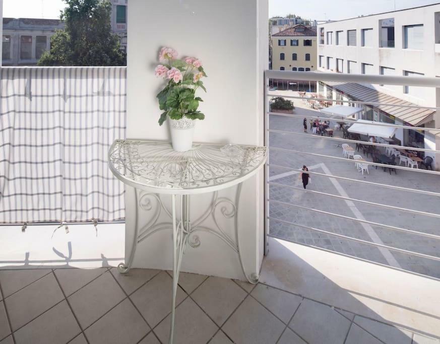 Modern Sunny In Residental Area Appartamento Venezia